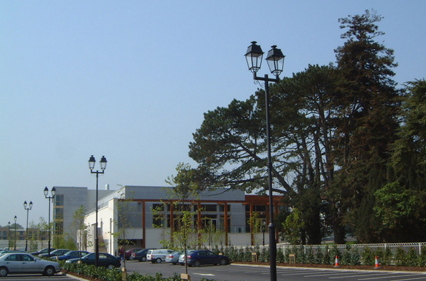 Twin Heritage Lanterns on Pole